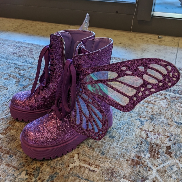 NWOT Dolls Kill Metamorphic Butterfly Wing Boots in Purple - Picture 5 of 5